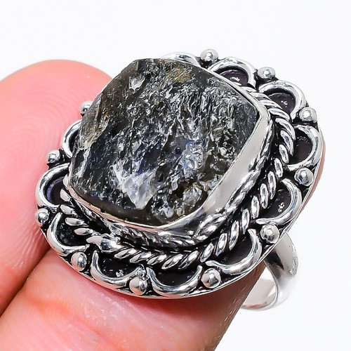 Natural rough labradorite - rough,