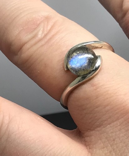 Labradorite round ring solid