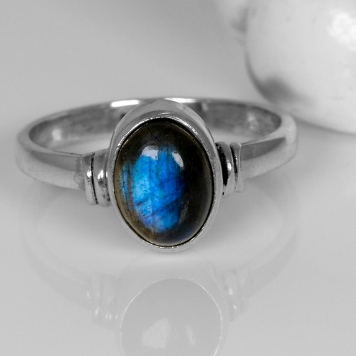Pretty little oval - little,