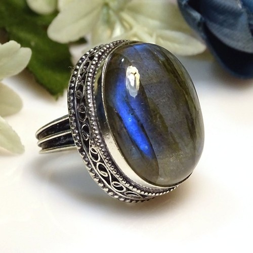 Labradorite oval gemstone - labradorite,